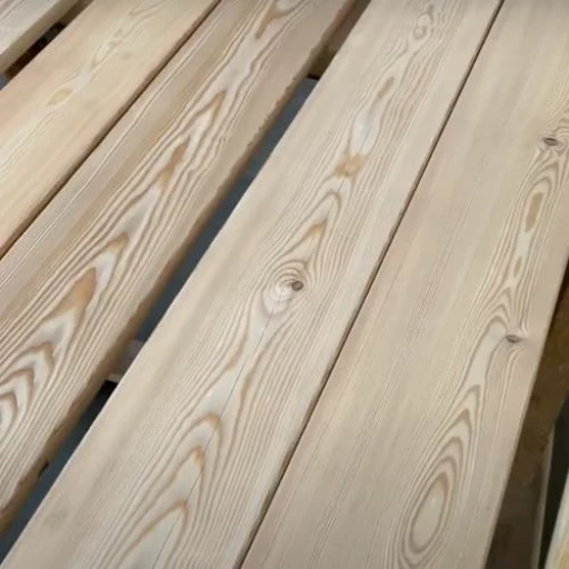 Доска террасная лиственница гладкая 28*120*4000, сорт Э (0,48м2)