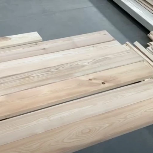 Доска террасная лиственница гладкая 28*90*2000, сорт SF (0,18м2)