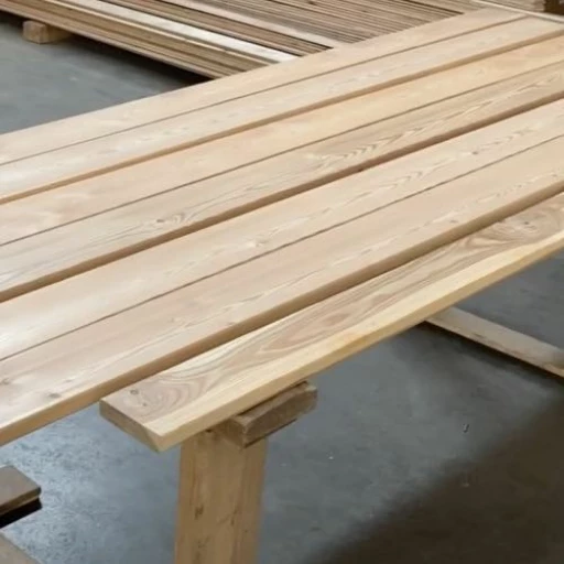 Доска террасная лиственница гладкая 28*120*2500, сорт SF (0,3м2)